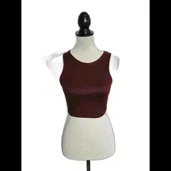 Chic Burgundy Cropped Tank Top - Picture 1 of 3